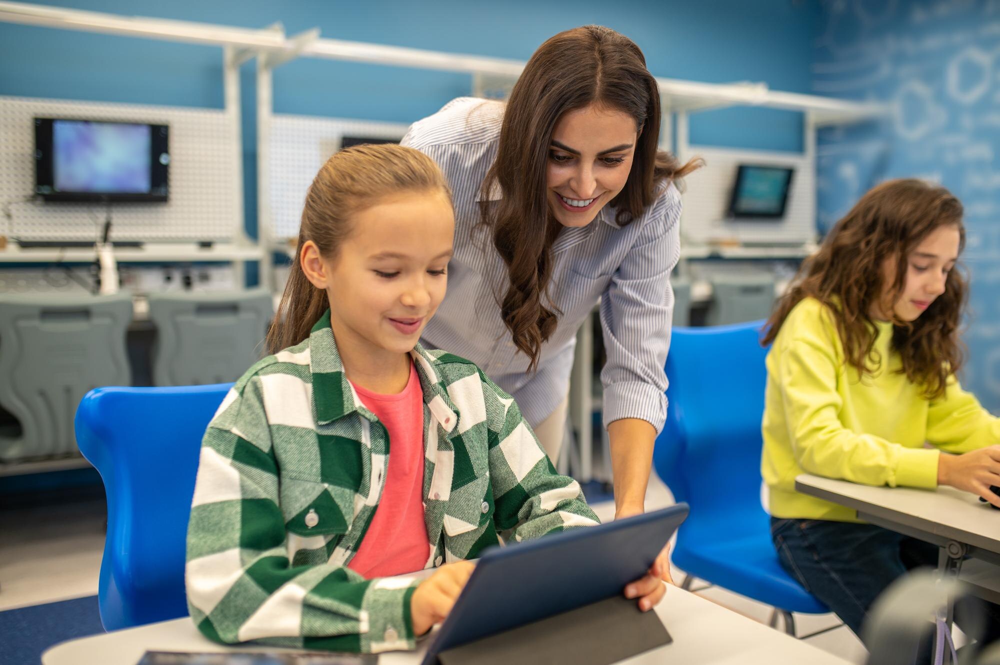 O uso da IA na educação como ferramenta de apoio ao professor.
