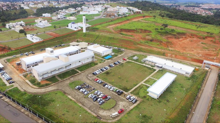 Campus universitário preparado para receber candidatos ao vestibular que buscam a isenção da taxa Unesp 2026